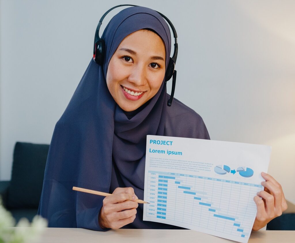 Muslim Lady Using Laptop Talk To Colleagues In Vid 9YBZ8E8 1024x844